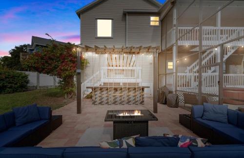 Largo Villa | 6 BR Waterfront Retreat Heated Pool and Game Room