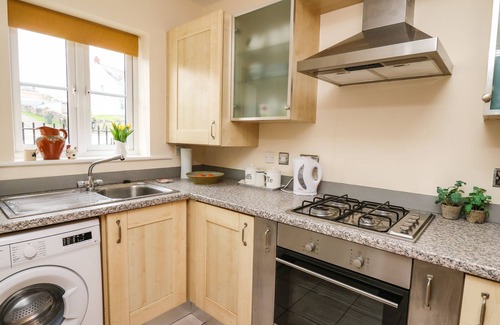 Pentre Gwenlais Cottage | 6 ERWR BRENHINOEDD, with a garden in Llandybie