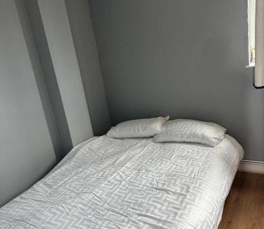 Haggerston Apartment | 6 Guests - 3 Bedrooms - Close to London Center