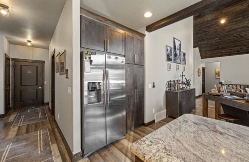 Deadwood House | 6 King Bedrooms, swim spa hot tub, paved roads, close to trails