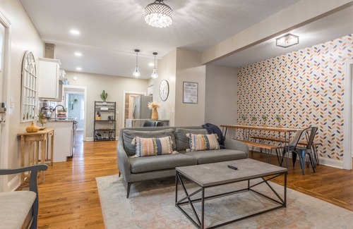 Columbus Park House | 6 KING Beds + Walk to Streetcar + Balcony