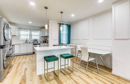 Primos Secane House | 6 Mi to Eagles Games: Stylish Philly Townhome!