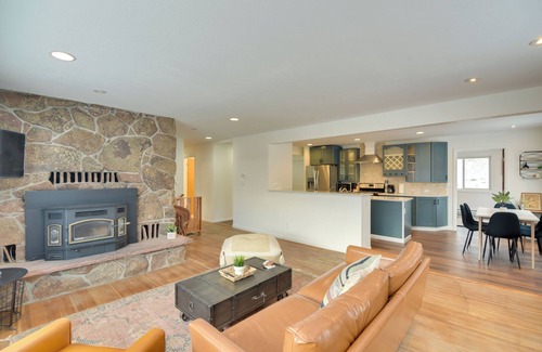 Conifer Cottage | 6 Mi to Staunton State Park: Conifer Home w/Deck