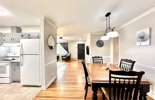 Stone Mountain House | 6 Mins to Stone Mtn Park, Outdoor Living & Dining