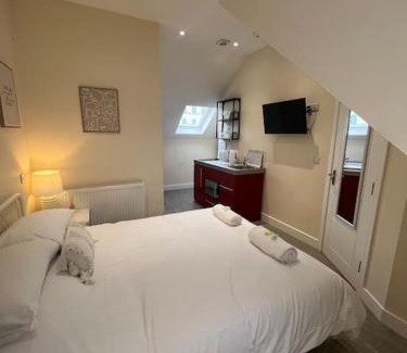 Filton Apartment | 6 Studio Flat, 50m to Airbus