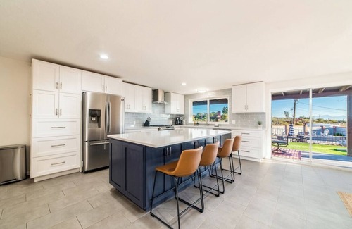 Suffolk Hills House | 600 E Eton Dr · *Tucson Oasis* Basketball Court | Pool | Hot Tub