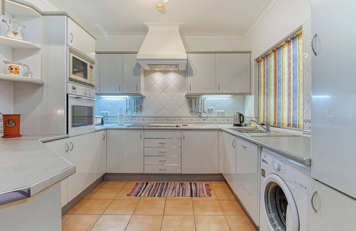 Estombar Apartment | 61B Apartment in the Heart of Gramacho Gof Complexo