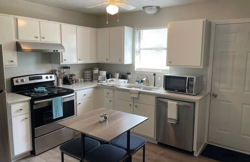 Commerce Apartment | 642 Ridgeway · NEW! King Beds, 86` Roku TV, Firepit & Grill