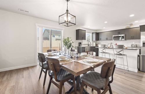 Nampa House | 6BR Retreat with Playground, Basketball & Sleeps 22