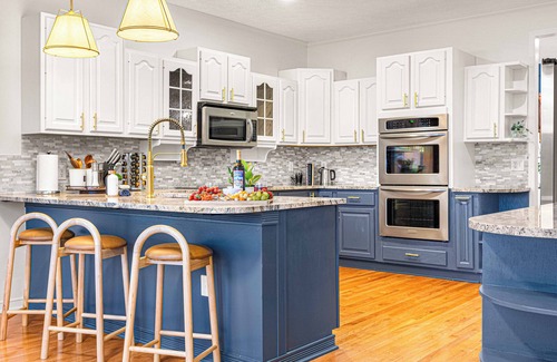 Leicester House | 6BR Sleep 20 in 6k sqft of Asheville Luxury & Summer Rates! Mem Day Available!