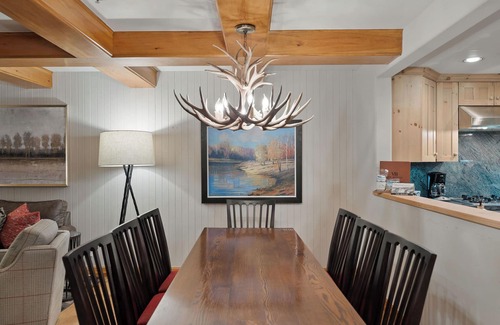 Vail Apartment | 6BR Slopeside Lodge - Ski In/Ski Out, Walk to Everything