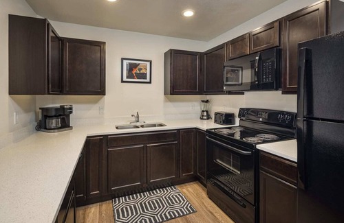 Moab South Valley Condo | 6E Family Friendly RedCliff Condo, POOL & HOT TUB