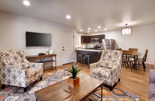 Moab South Valley Condo | 6H Spacious Moab RedCliff Condo, POOL & HOT TUB