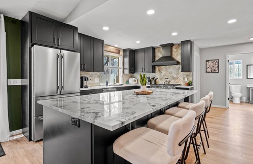 Sandy House | 7-Bedroom Home with Hot Tub – Near Ski Resorts, SLC & Convention Centers