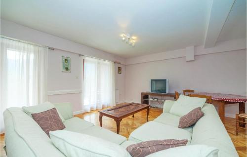 Crni Kal House | 7 Bedroom Pet Friendly Home In Crni Kal