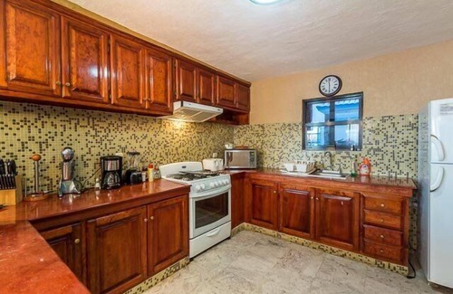 Zona Hotelera Norte House | 7 Bedrooms, Oceanfront, Bike Path to Town