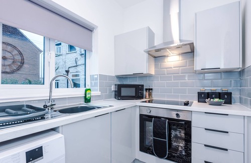 Atherton House | 7 Beds |Large House |Contractors