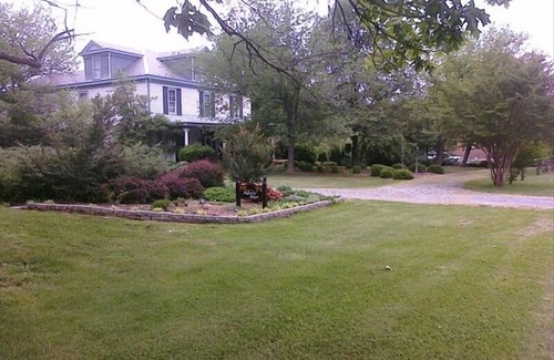 Concord House | 7 BR Manor - Add DIY Wedding 750 dollars, 7th night free ending on a weekday.