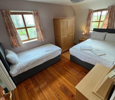 Cornamona House | 7 Clos Na Feirme Four Bedroom House With Hot Tub