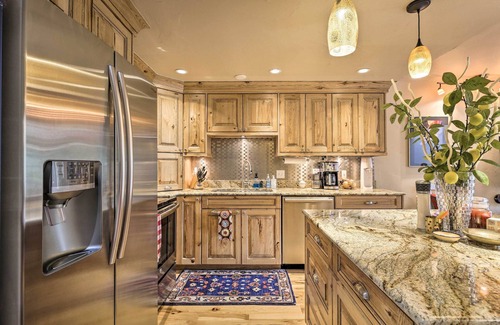 Bridgepoint House | 7 Mi to Ski: Waterfront Townhome in Frisco!