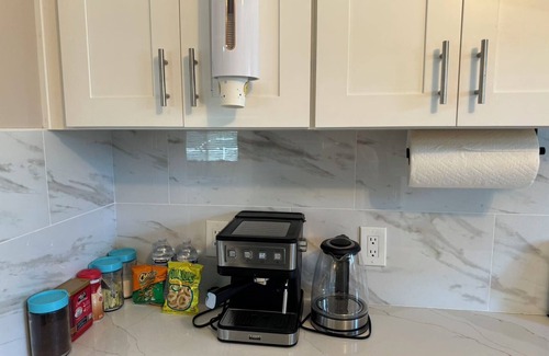 Shoreview House | 7 minutes away from SFO!Experience a freshly remodeled modern tranquil residence