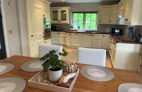 Kenmare House | 7 Oakwood Manor Kenmare