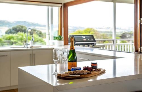 Hayborough House | 72 Seagull Ave Chiton - BYO Linen