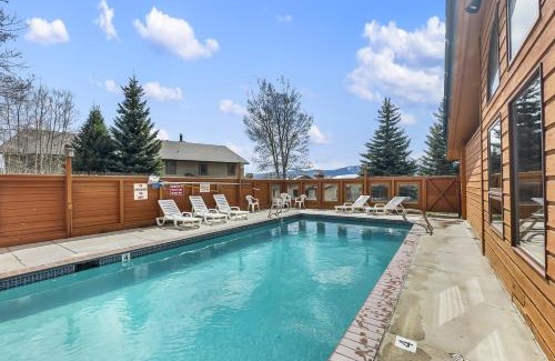 Corinthian Hills House | 75 Corinthian 3Br 3Ba Spacious Layout, Private Garage townhouse