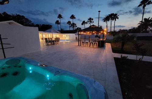 Palma Sola House | 75 Palms! Sleeps 23! Luxury 1 acre lot Pool and Spa, Putting Green & Game Room!