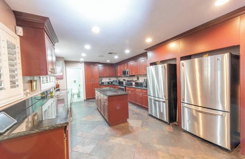 Las Vegas House | 777rentals - Acre of fun! 19+ Beds, 14 Baths
