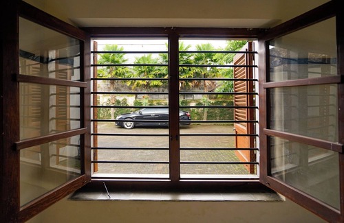 Sidomulyo House | 7BR Villa Kamandalu - Oase Klasik Modern di Kota Batu