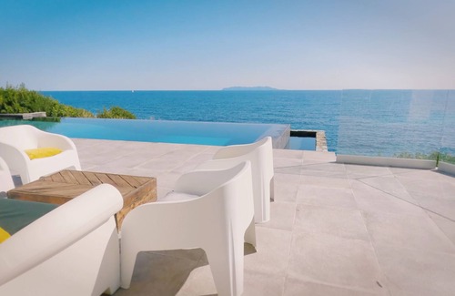 Tomino Villa | 8 Bedroom Villa in tomino