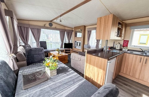 Louth House | 8 berth caravan with WiFi at Sunnydale Park in Skegness ref 35220KC