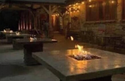 Clarington Apartment | 8-Gold Room