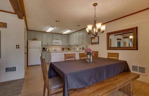 Comstock Acres House | 8 miles to Ski Palisades Tahoe-Alpine|Walk to Town