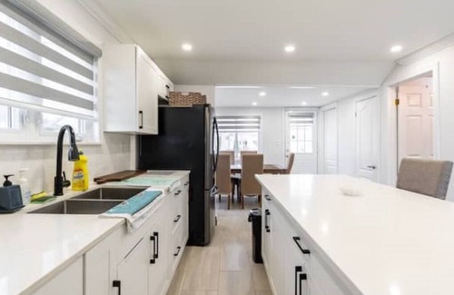 Amherstburg Cottage | 80 Feet of Private Lakefront House