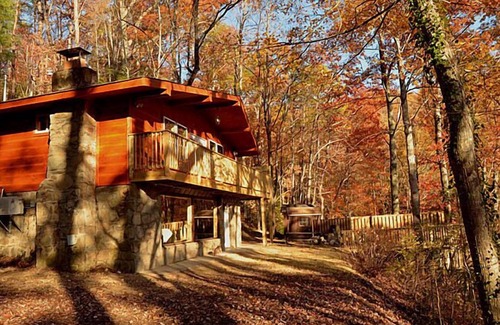 Gatlinburg Cabin | #820 Honeymoon Hideaway