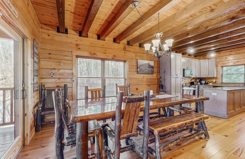 Gatlinburg Cabin | 8BDR cabin with game room, hot tub, free attraction tickets, & amazing views