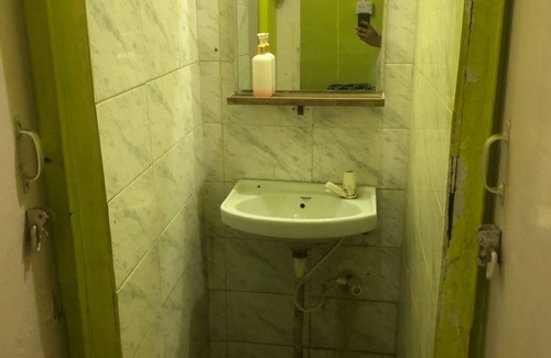 Shahjahanpur Hotel | 9-room hotel in fabulous SPN with AC, WiFi, fitness room