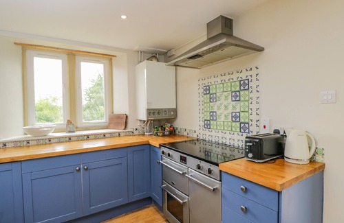 Gastard Cottage | 9 VELLEY HILL, pet friendly, character holiday cottage in Corsham