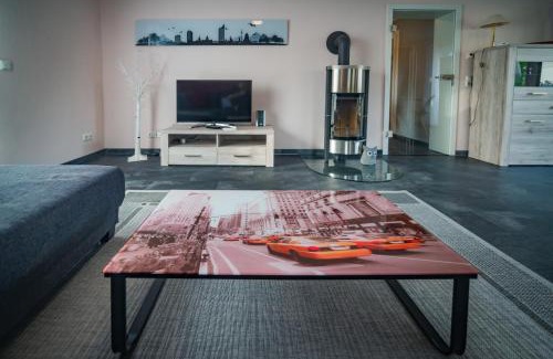 Suedwest Apartment | 90 qm Wohnung, Klima in den Schlafzimmern, 3 Zimmer, Balkon & große Küche - In Seenähe, schnell in der Stadt