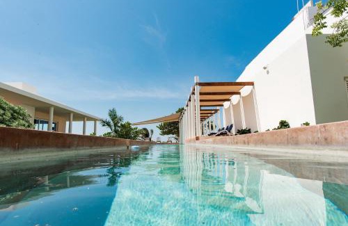 Chicxulub Puerto House | 97985 Stunning beachfront Suites Wi-Fi East of Progreso