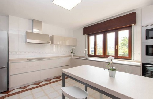 Naves House | A 10 Minutos de Gulpiyuri, Llanes y Ribadesella, y a Sólo 25 de Picos de Europa