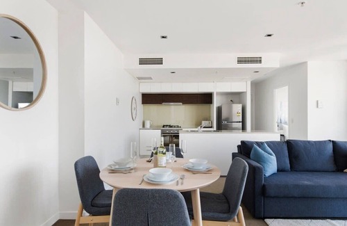 Docklands Apartment | A 2BR Apt with Amazing Harbor Views, FREE Parking