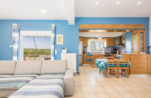 Xirokampi Villa | A 4 bedroom villa with private pool, 4km away from the beach