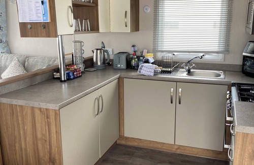 Rhyd-y-foel Cabin | A beautiful romantic weekend away with a hottub under the stars 🌟