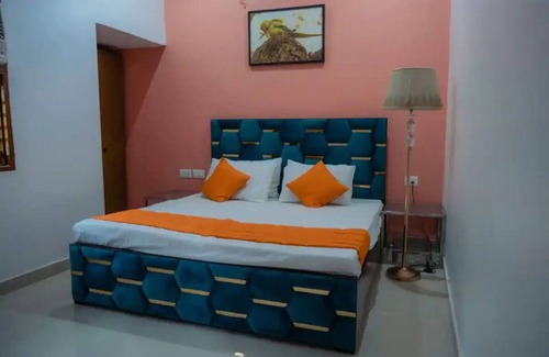 Gurugram Other | A Best party palace with 4bhk and poolnn