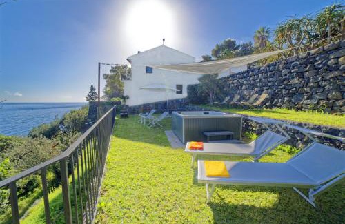 Praiola House | A Casa Janca