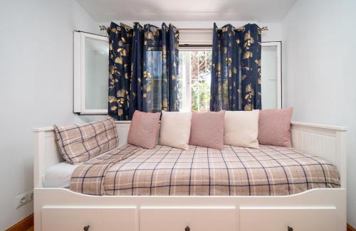 Pozuelo de Alarcon House | A CASACAFÉ Madrid Pozuelo Estación Private Rooms