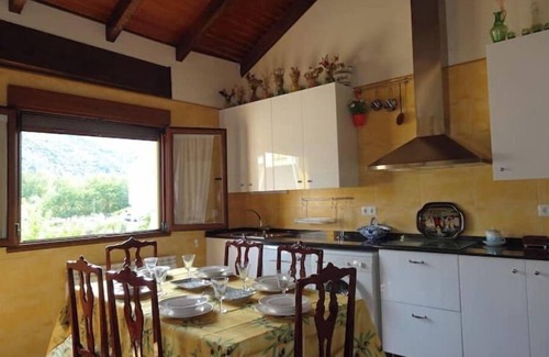 O Barco de Valdeorras Ski Chalet | "A CASONA DO BARCO" Big house with porch and garden